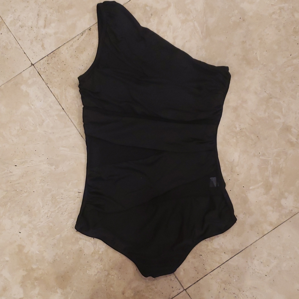 Assymetrical one shoulder one piece
